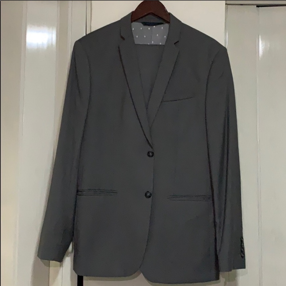Perry Ellis Grey Suit (42R)